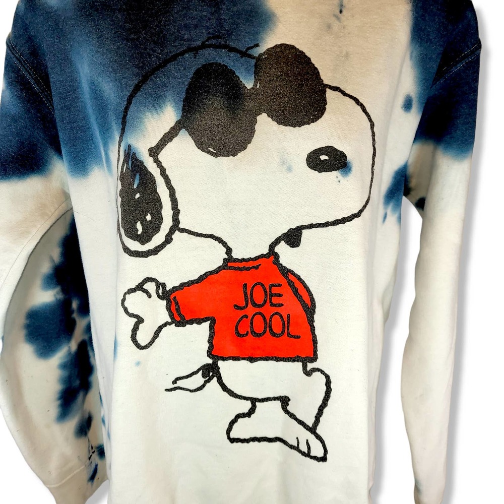 Peanuts Snoopy Sweater - Picture 2 of 5